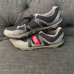 True Linkswear Men's golf shoes Shoes in Black, Gray, and Red size 11.5